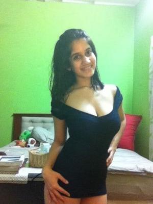 Unknown Desi Girl (leaked semi-nudes)