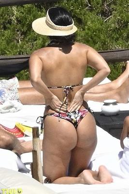 Kourtney Shows Her Amazing Ass