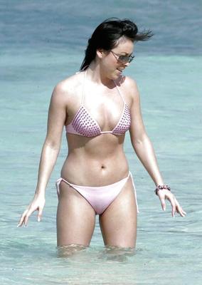 Lisa Scott-Lee com tesão em sutiãs push up e outras coisas