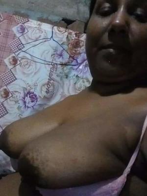 mahatha aunty boobs