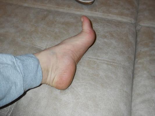 RussianTS shows her feet