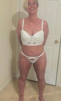 Sexy fat asses in panties and thongs