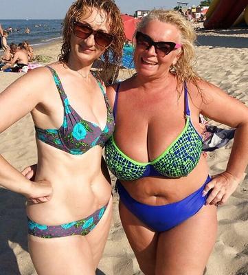 Muttis im Strandoutfit