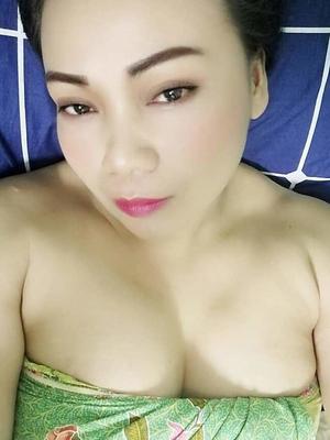 Janda, Tetek besar, Rumah