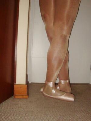 Hot ballet pointe shoes