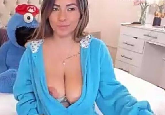 Modèle de webcam aux seins sexy