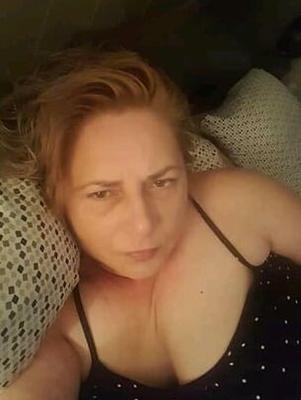 Busty chav mum cant have enough makeup