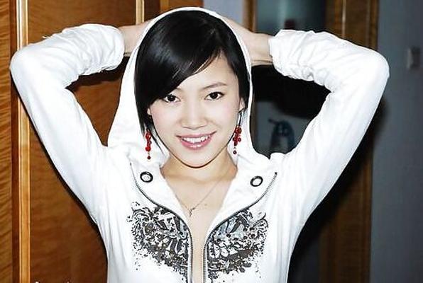 Homemade pics of Asian girlfriend posing