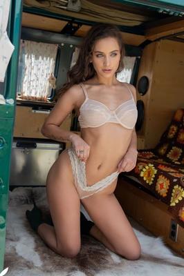 Model - Uma Jolie