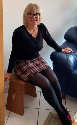 Geile alte Vergwaltigungs Matratze in Nylons