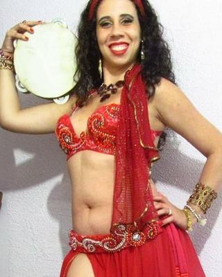 Dança do ventre milf