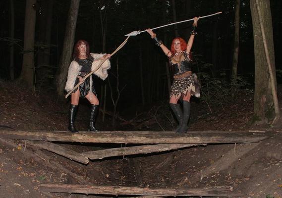 Savage Girls auf Log zusammen