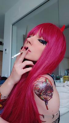Goth Metal Girl Smoking - 11 Pics