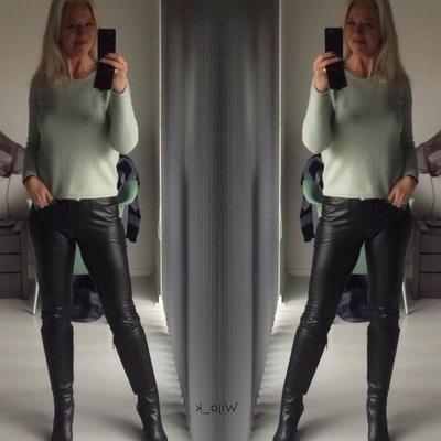 Insta Milf D in Heels