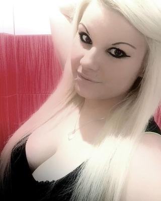 Sandra - cleavage downblouse makeup blonde hot selfie