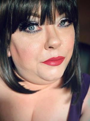 Tina Snua Selfies