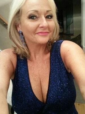 Mature ladies braless cleavage pokies