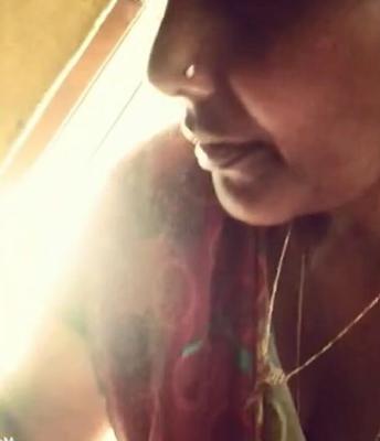 Saree cleavage leady