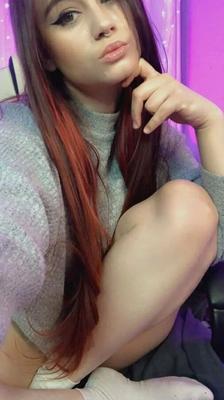 Olivia --> Follow Me <3 Free Photos