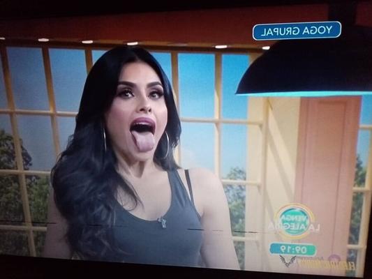 Mexican Kristal opening her mouth to receive everyone&;s milk