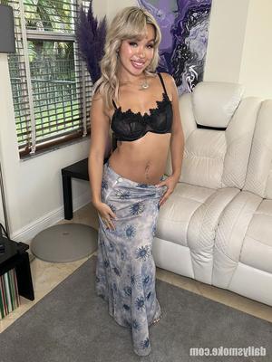 Luna Luxe Shows Off And Removes Her Sexy Underwear - 18 Pics