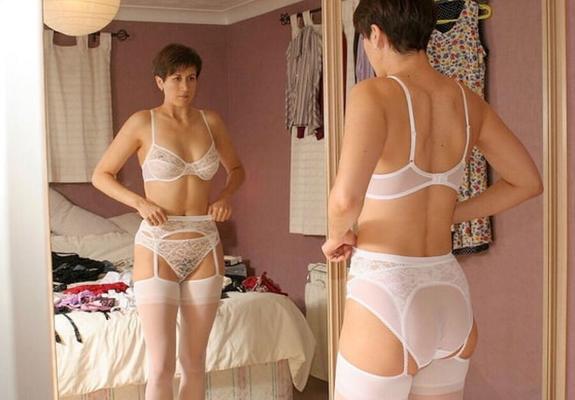 Sexy vollbusige Frauen in Dessous I