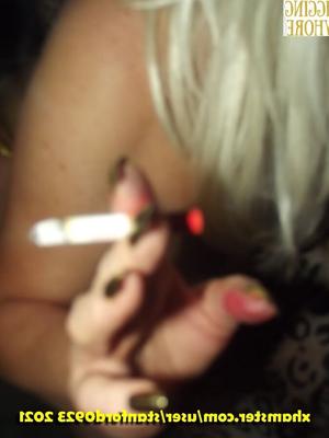 GOLD DIGGING WHORE