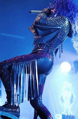 Alissa White-Gluz jerk material