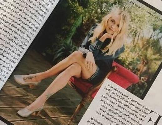 Fearne Cotton&;s pretty feet - mega gallery