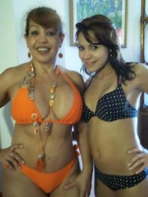 Maduras putas en la playa con transparencia para comentarios