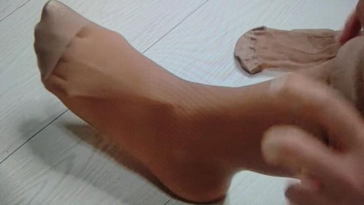 Cum on nylon feet