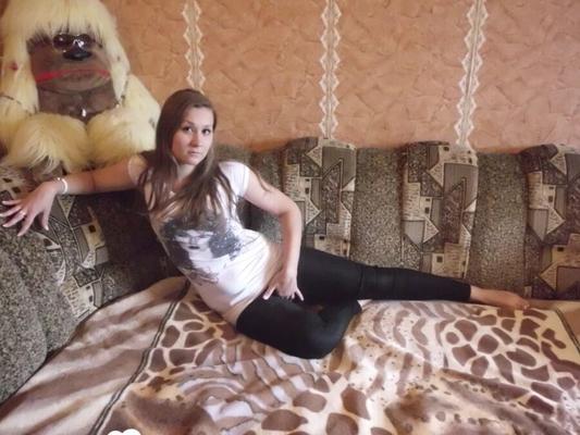 Smoking brunette girlfriend does some arrousing teasing