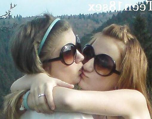 yo Teens outdoors