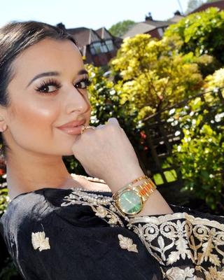 Paki with gorgeous feet