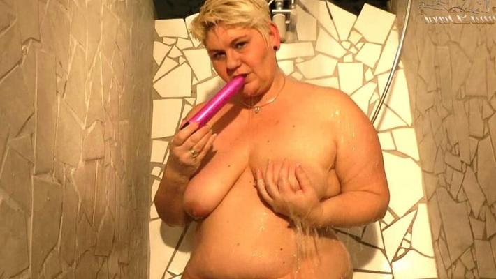 Annadevot – Dildo in der Dusche