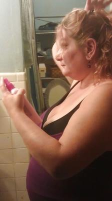 Kitty&;s getting ready for a show.