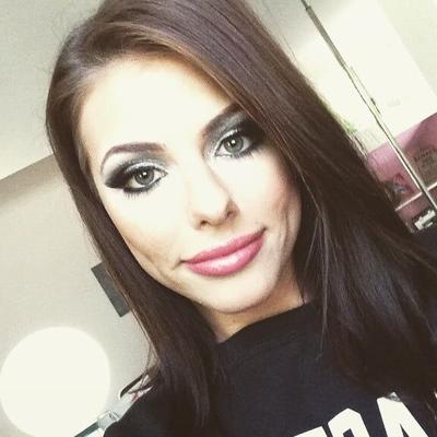 Adriana Chechik Instagram
