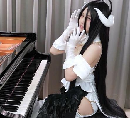 Ru’s Piano nude