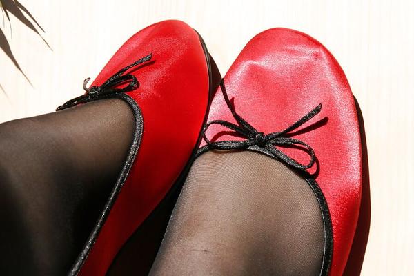 Nylon Feet in Flats &amp; Ballerinas