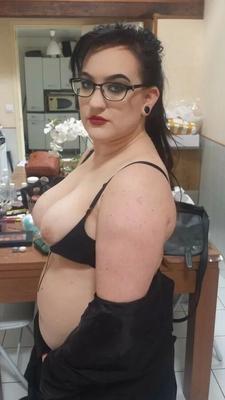 Chubby MILF Amy Leaf -Dirty secretary