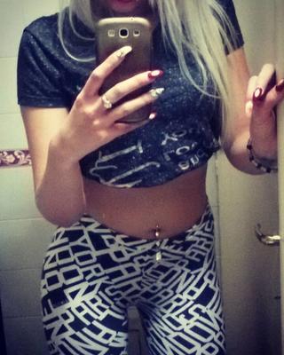 Nina Toskic, belle pute blonde et maigre, serbe.