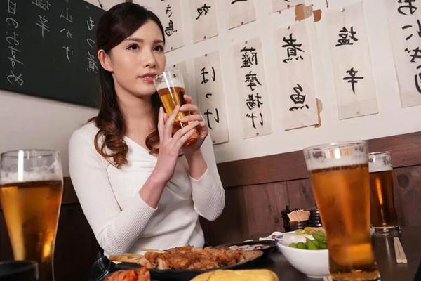 神山なな :: 酒と性交 - カリビアンコム