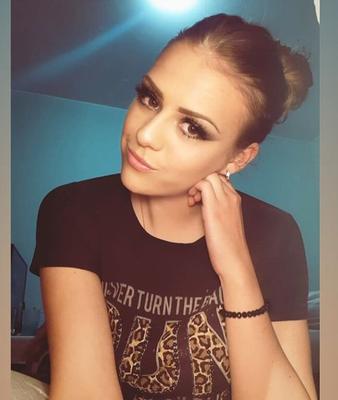Milica slatka ukrucuje kurceve jako
