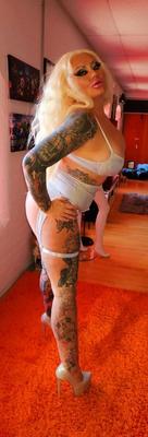 SILVER SPACE GIRL - 15 Pics