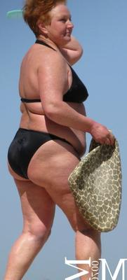 BIG ASS on the beach thongs (voyeur)