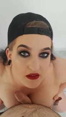 Chubby MILF Amy Leaf- Cool and sexy