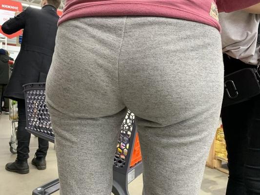 Good mom ass cameltoe