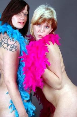 Photo shooting with red hair MILF Bianca & Lindsay