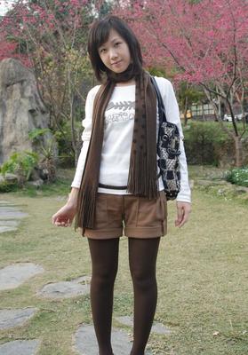 Cute Asian MILF in Brown Tights