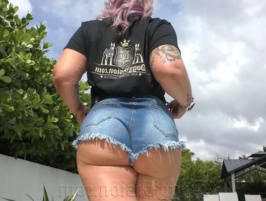 GILF PAWG Pool Twerk